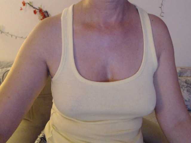 goodSnowQueen from BongaCams is Freechat