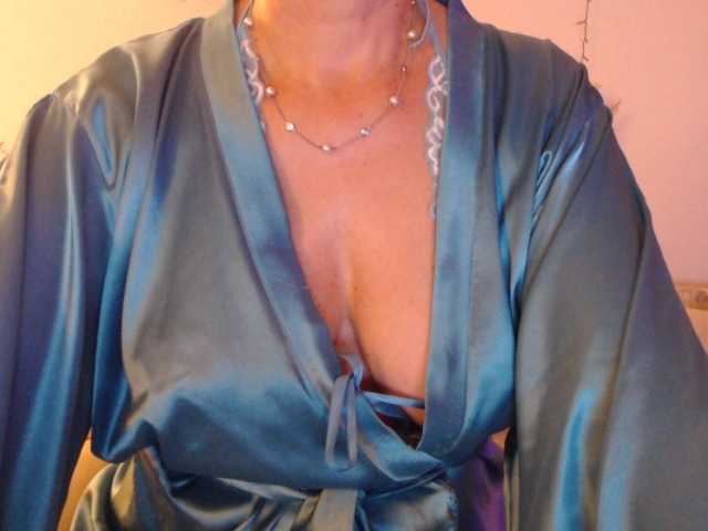 goodSnowQueen's BongaCams show and profile