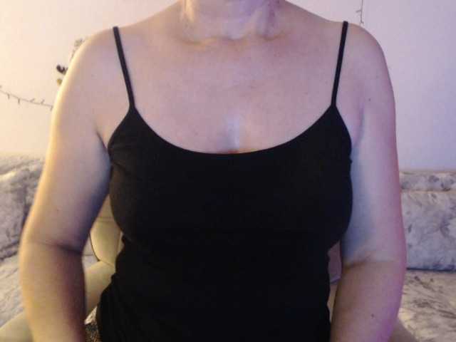 goodSnowQueen's BongaCams show and profile