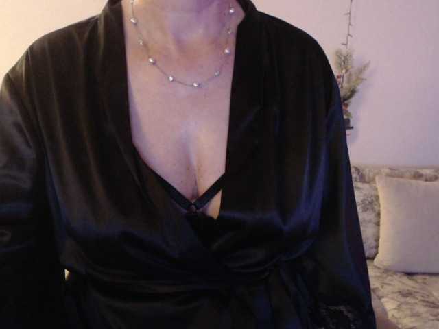 goodSnowQueen's BongaCams show and profile