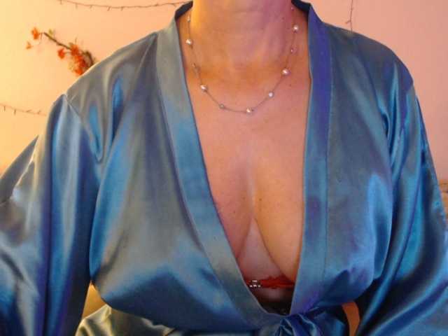 goodSnowQueen from BongaCams is Freechat