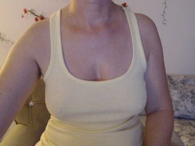 goodSnowQueen from BongaCams is Freechat