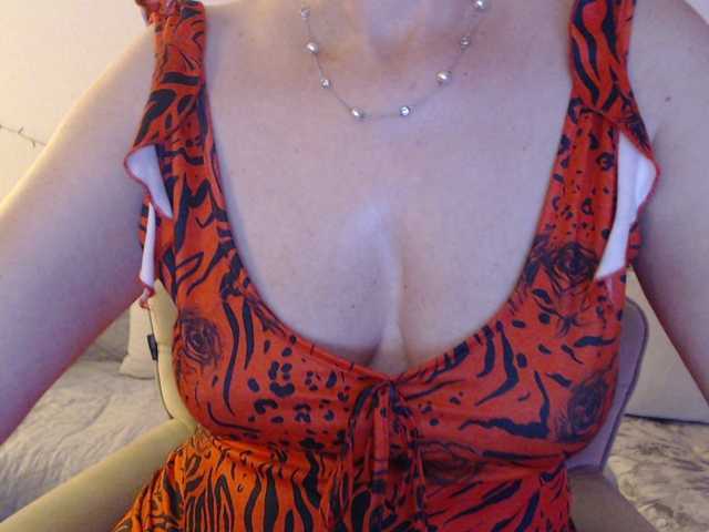 goodSnowQueen's BongaCams show and profile