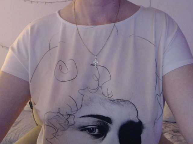 goodSnowQueen's BongaCams show and profile