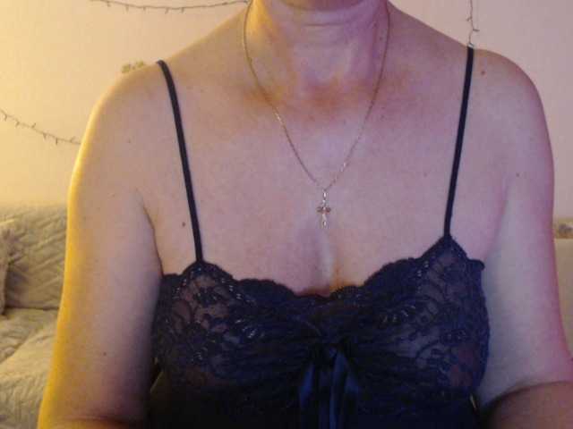 goodSnowQueen's BongaCams show and profile