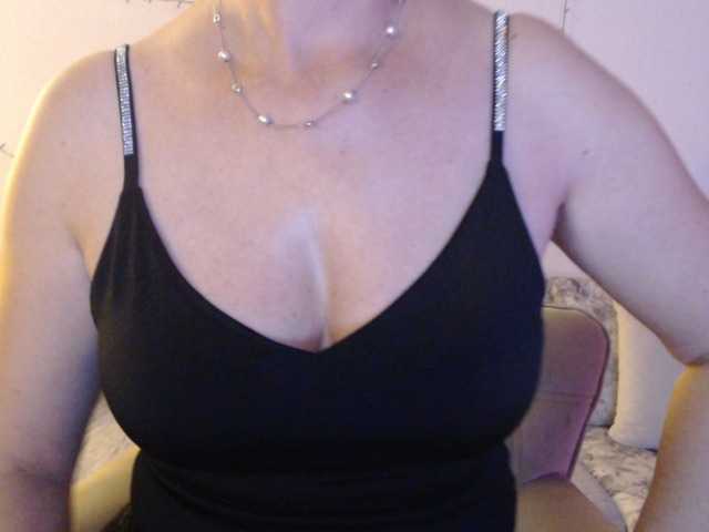 goodSnowQueen's BongaCams show and profile