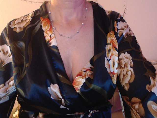 goodSnowQueen's BongaCams show and profile