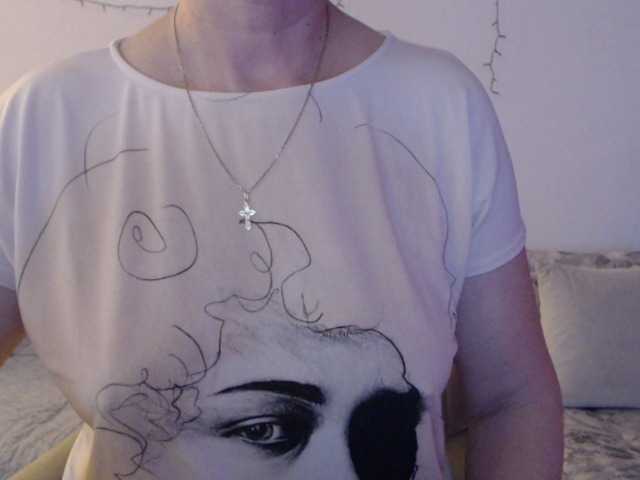 goodSnowQueen's BongaCams show and profile