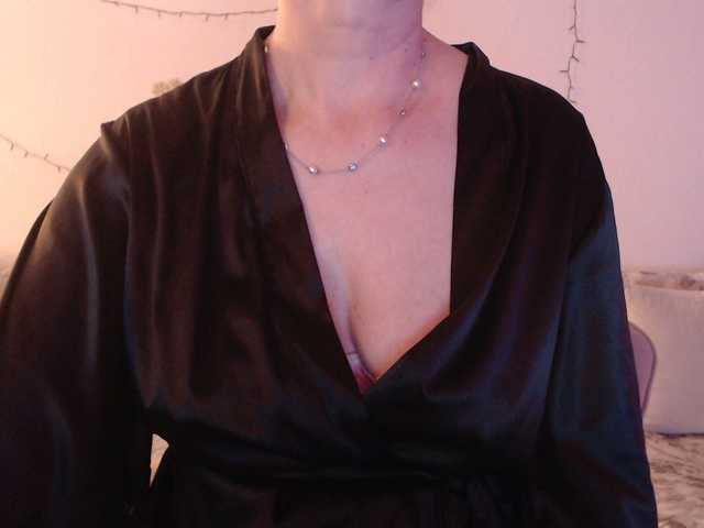 goodSnowQueen's BongaCams show and profile