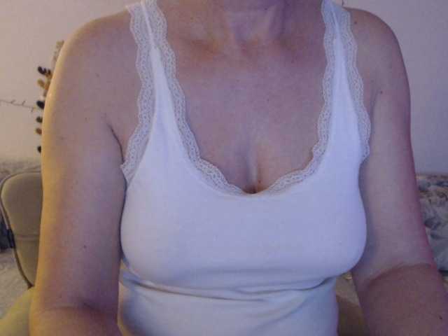 goodSnowQueen's BongaCams show and profile