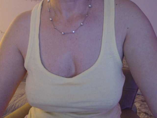 goodSnowQueen's BongaCams show and profile