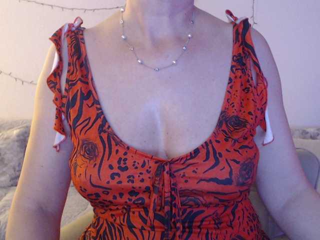 goodSnowQueen's BongaCams show and profile