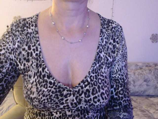 goodSnowQueen's BongaCams show and profile