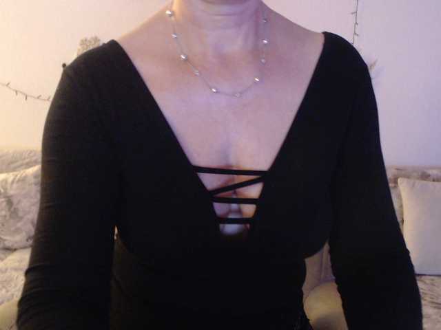 goodSnowQueen's BongaCams show and profile