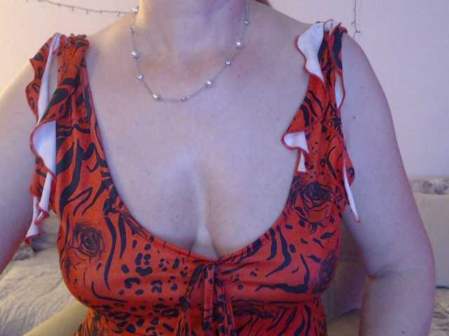 goodSnowQueen's BongaCams show and profile