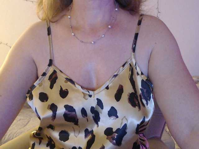 goodSnowQueen's BongaCams show and profile