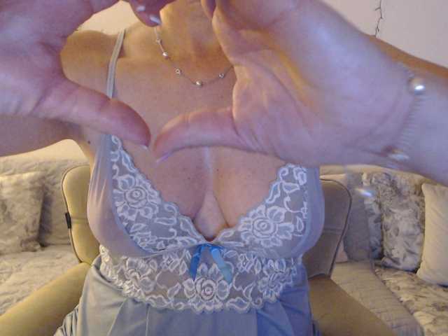 goodSnowQueen from BongaCams is Freechat