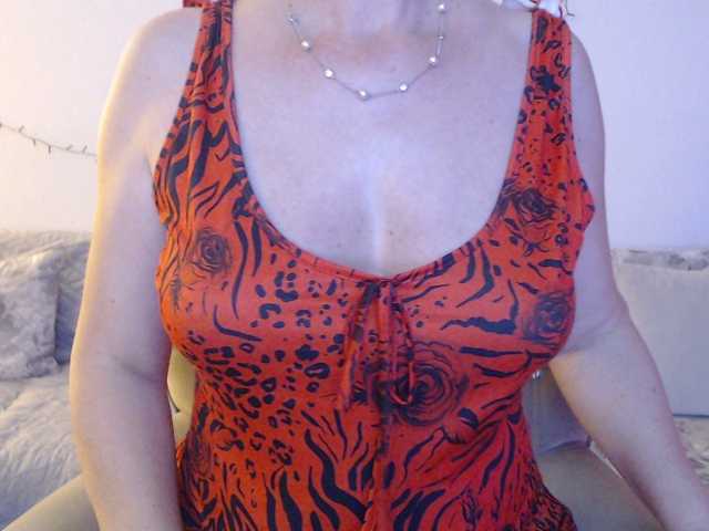 goodSnowQueen's BongaCams show and profile