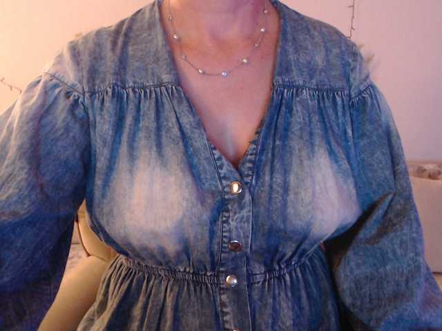 goodSnowQueen's BongaCams show and profile