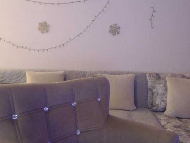 goodSnowQueen's BongaCams show and profile