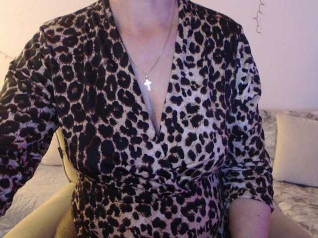 goodSnowQueen's BongaCams show and profile