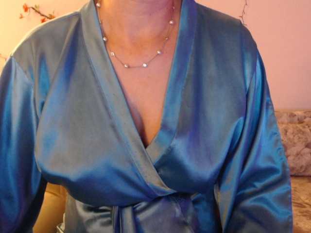 goodSnowQueen from BongaCams is Freechat