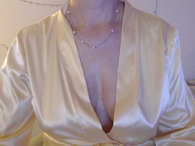 goodSnowQueen's BongaCams show and profile