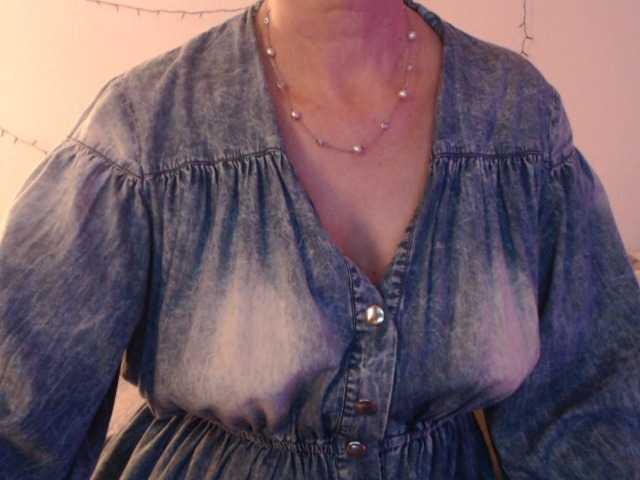 goodSnowQueen live cam profile