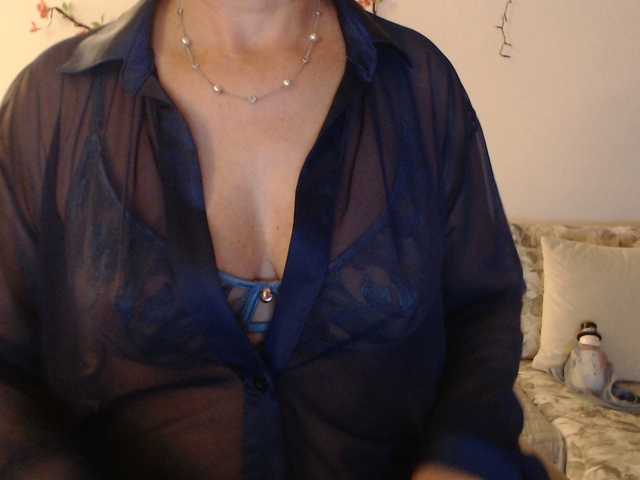 goodSnowQueen from BongaCams is Freechat