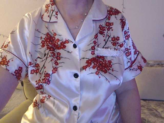 goodSnowQueen's BongaCams show and profile