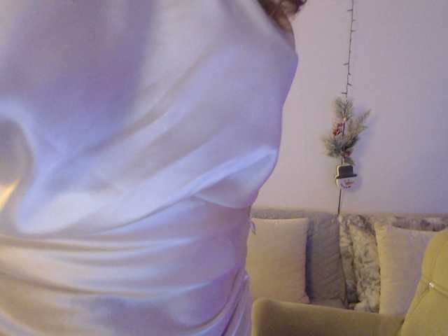 goodSnowQueen's BongaCams show and profile