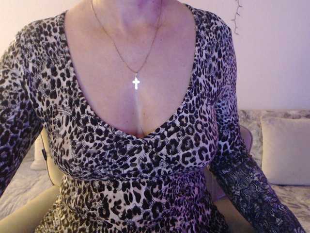 goodSnowQueen's BongaCams show and profile