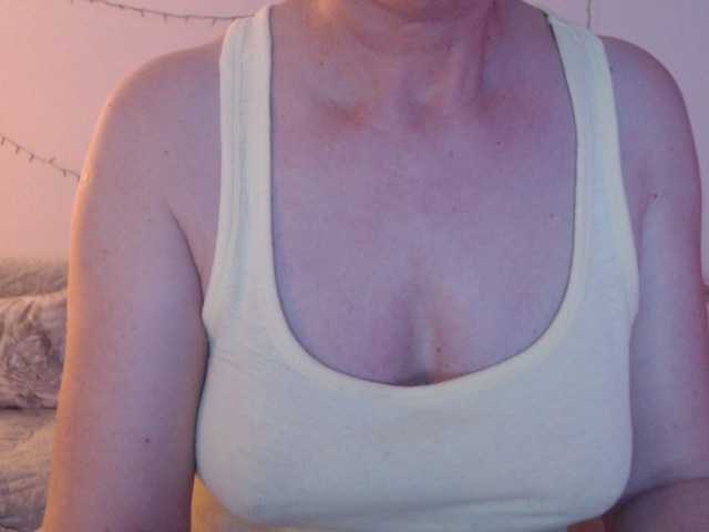 goodSnowQueen's BongaCams show and profile