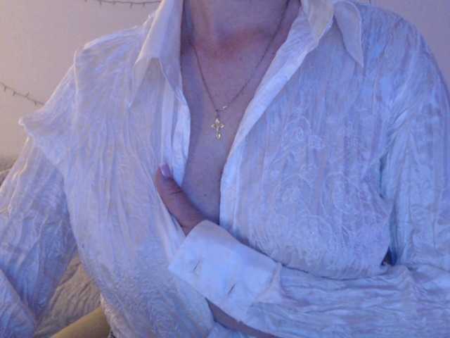 goodSnowQueen Live Cam on BongaCams