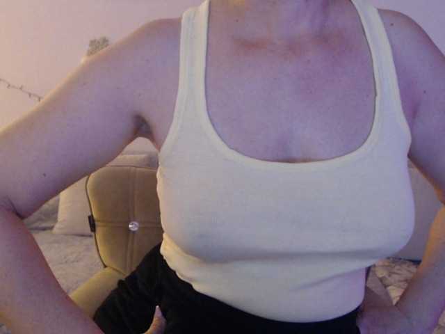 goodSnowQueen's BongaCams show and profile