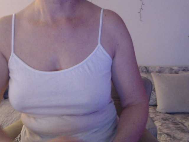 goodSnowQueen's BongaCams show and profile