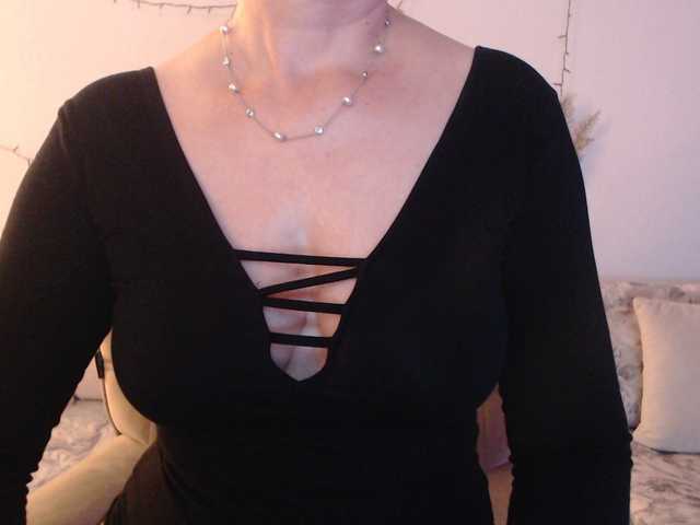 goodSnowQueen's BongaCams show and profile