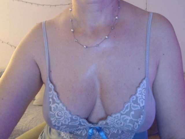 goodSnowQueen's BongaCams show and profile