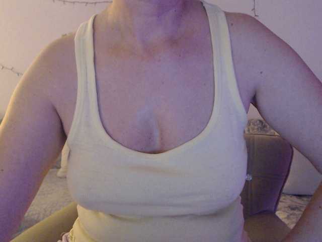 goodSnowQueen's BongaCams show and profile