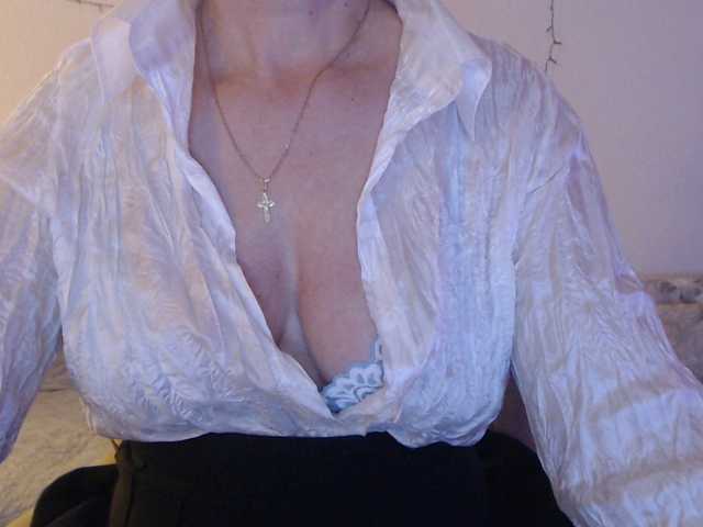 goodSnowQueen's BongaCams show and profile