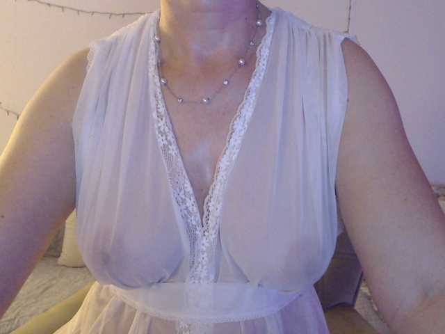 goodSnowQueen's BongaCams show and profile