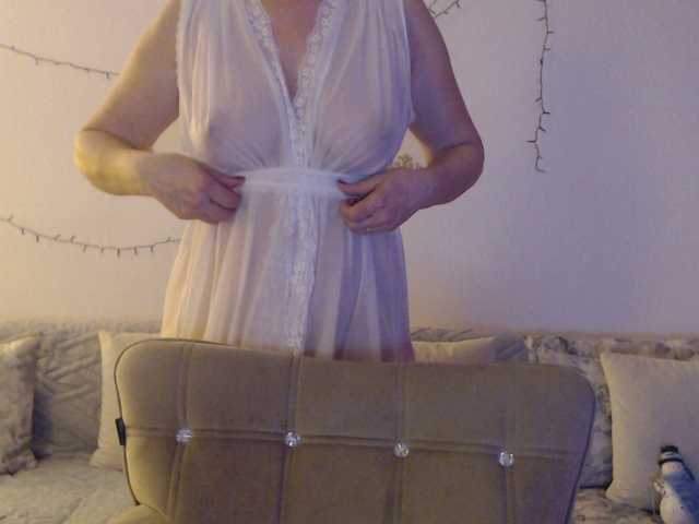 goodSnowQueen Live Cam on BongaCams