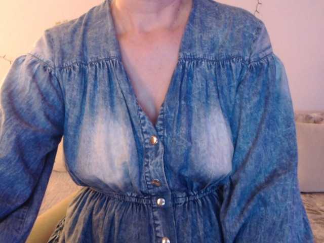 goodSnowQueen's BongaCams show and profile