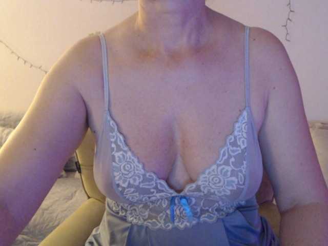 goodSnowQueen live cam profile