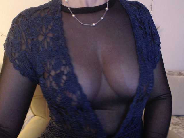 goodSnowQueen's BongaCams show and profile