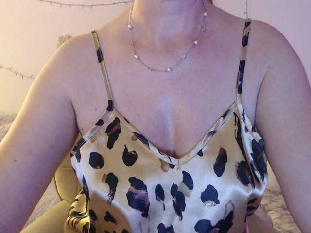 goodSnowQueen's BongaCams show and profile