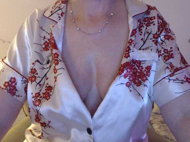 goodSnowQueen's BongaCams show and profile