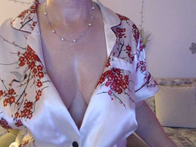 goodSnowQueen's BongaCams show and profile