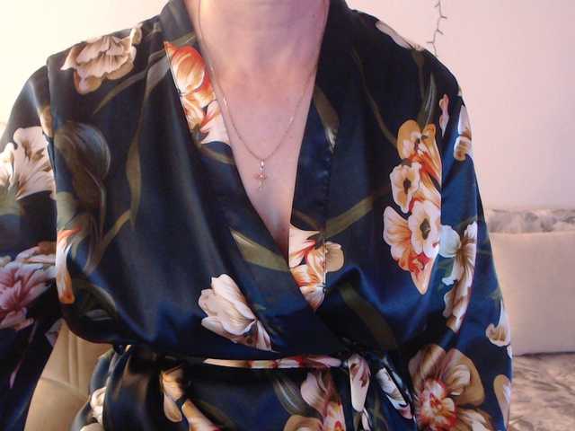 goodSnowQueen's BongaCams show and profile