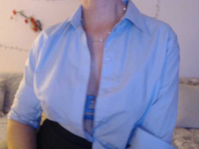 goodSnowQueen from BongaCams is Freechat